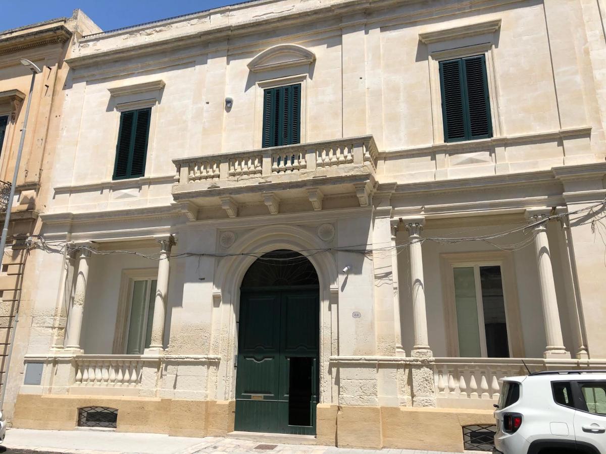 Carlo V - Con Piscina E Giardino Privati Apartment Lecce Ngoại thất bức ảnh