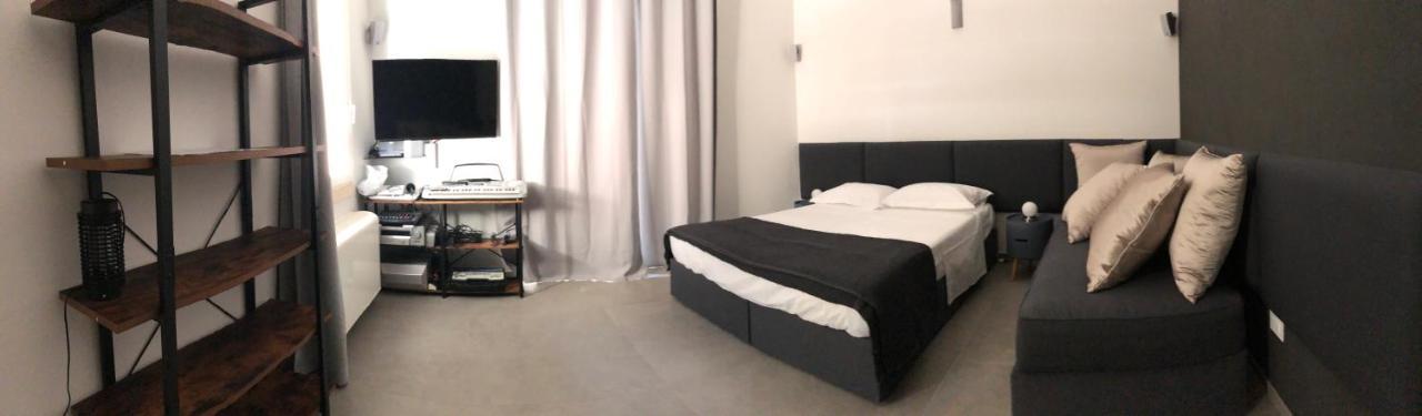 Carlo V - Con Piscina E Giardino Privati Apartment Lecce Ngoại thất bức ảnh