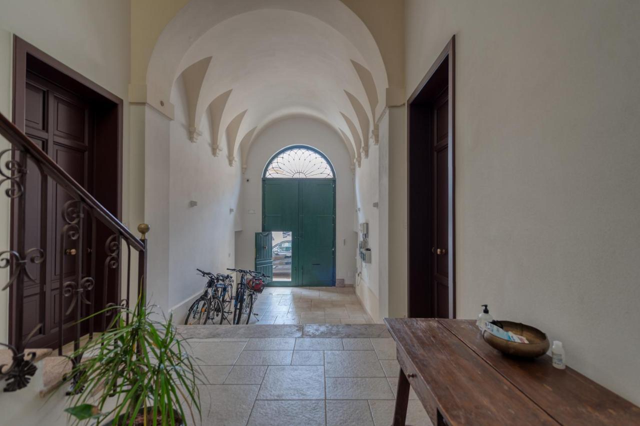 Carlo V - Con Piscina E Giardino Privati Apartment Lecce Ngoại thất bức ảnh