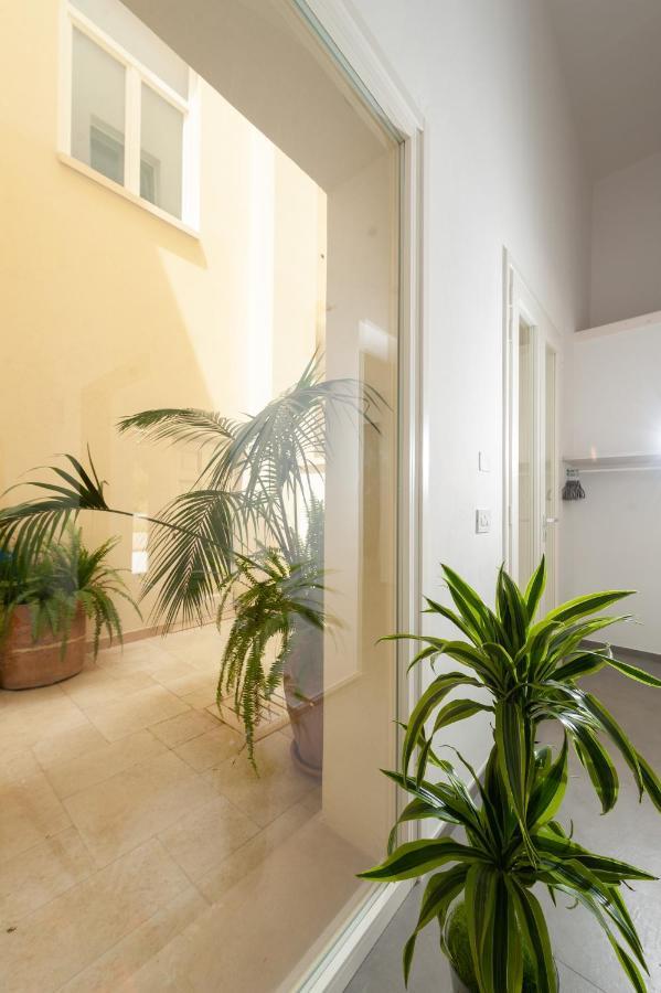Carlo V - Con Piscina E Giardino Privati Apartment Lecce Ngoại thất bức ảnh