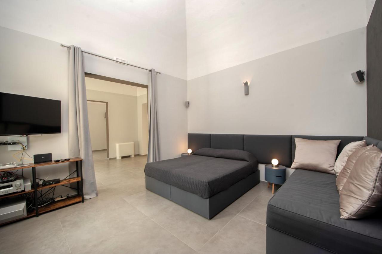 Carlo V - Con Piscina E Giardino Privati Apartment Lecce Ngoại thất bức ảnh